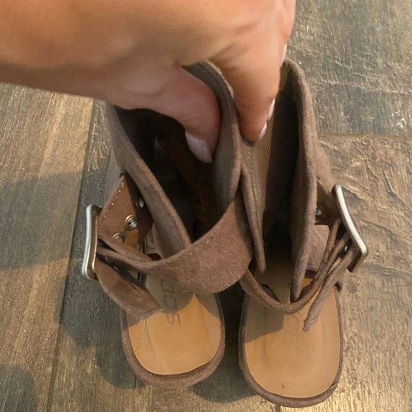 Boutique peep toe fall booties - Picture 3 of 4